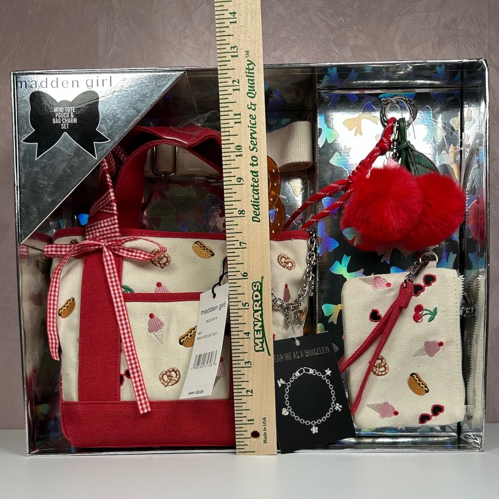Madden Girl Red and Cream Food Patterned Mini Tote Gift Set - Picture 4 of 11